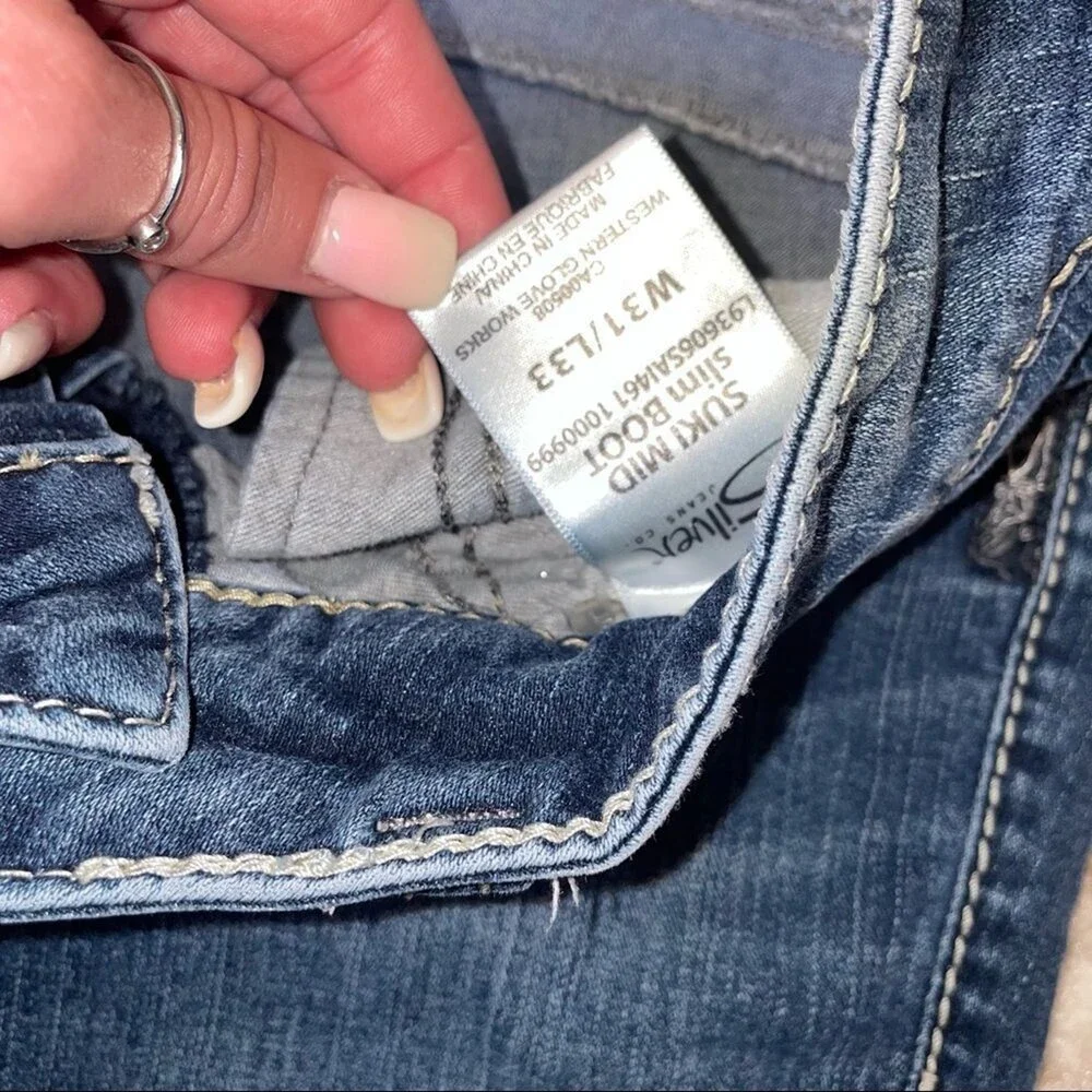 Silver brand Suki bootcut Fluid denim mid rise SZ 31"X 33" holes in bottom - Picture 5 of 8